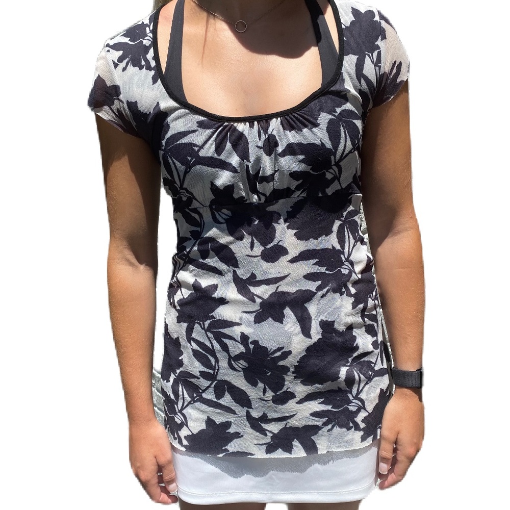 White House Black Market top cap sleeve floral black white S
